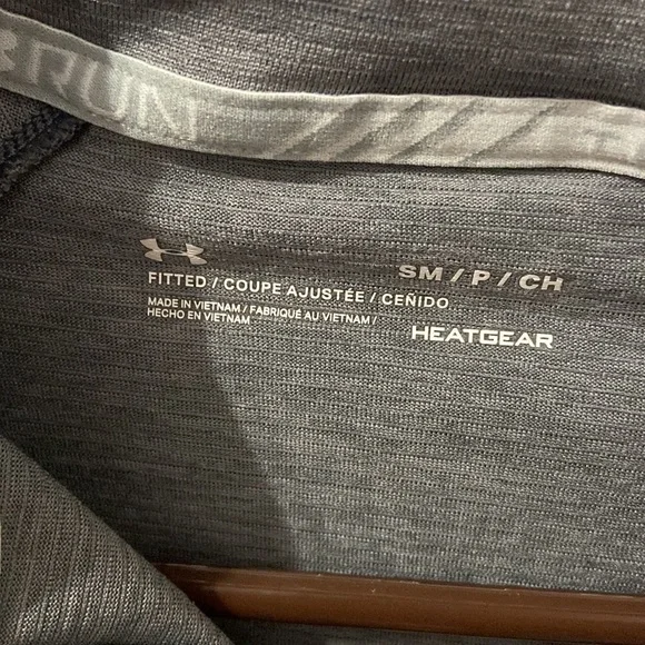 Under Armour Fitted Heat Gear Quarter Zip; S - Picture 5 of 5
